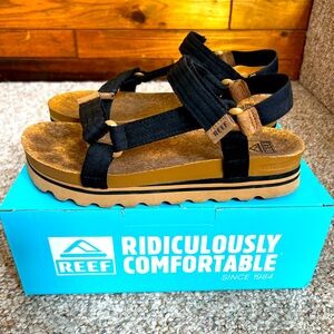 Women’s Reef Cushion Rem Hi Sandal, size 41.